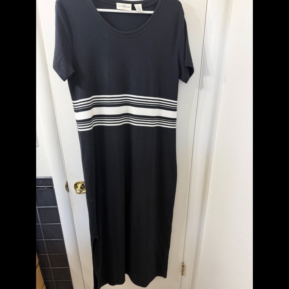 Woman’s Nordstrom Knit Dress Short Sleeves, Scoop Neck & Striped Waist. Size M